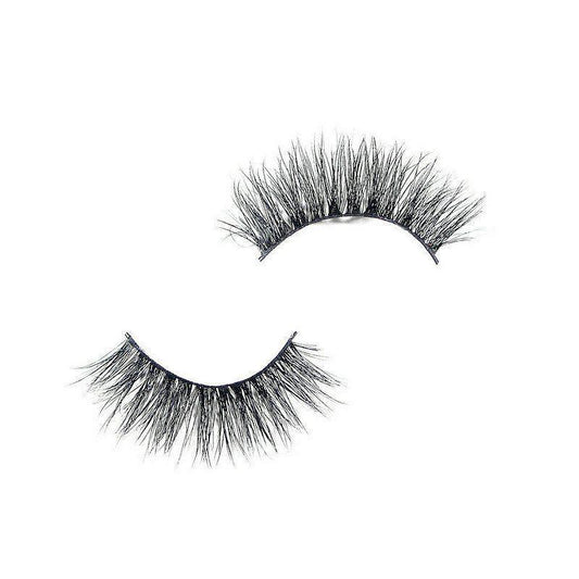 3D lashes from Nikki Smith Hair Collection, offering voluminous, fluttery lashes with a natural, layered look for a dramatic yet elegant eye enhancement.