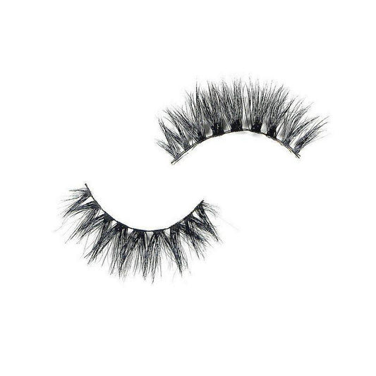 3D lashes from Nikki Smith Hair Collection, offering voluminous, fluttery lashes with a natural, layered look for a dramatic yet elegant eye enhancement.