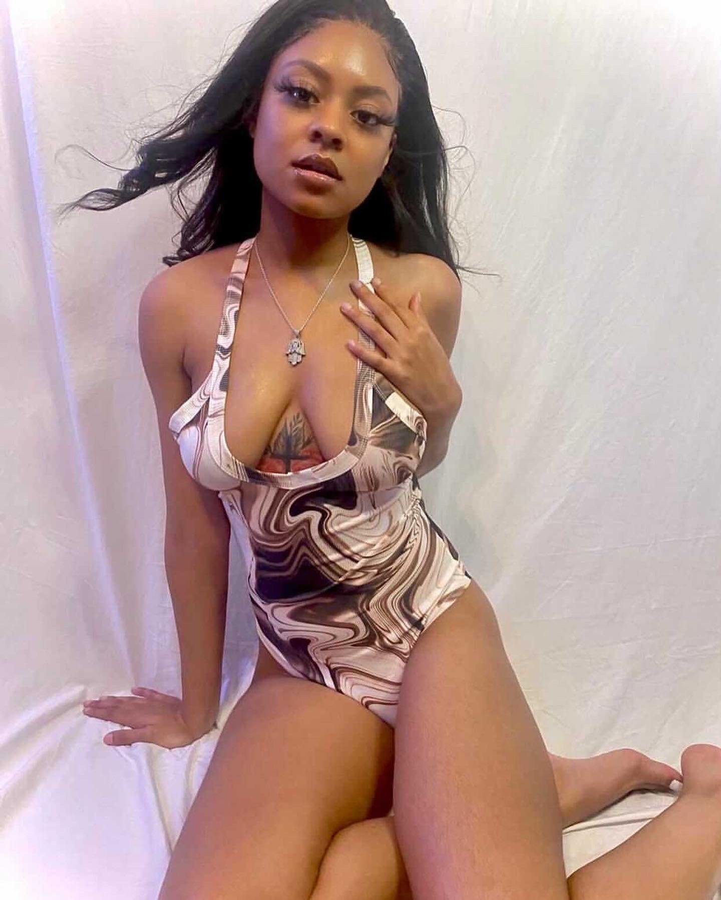 3D lashes from Nikki Smith Hair Collection, offering voluminous, fluttery lashes with a natural, layered look for a dramatic yet elegant eye enhancement.