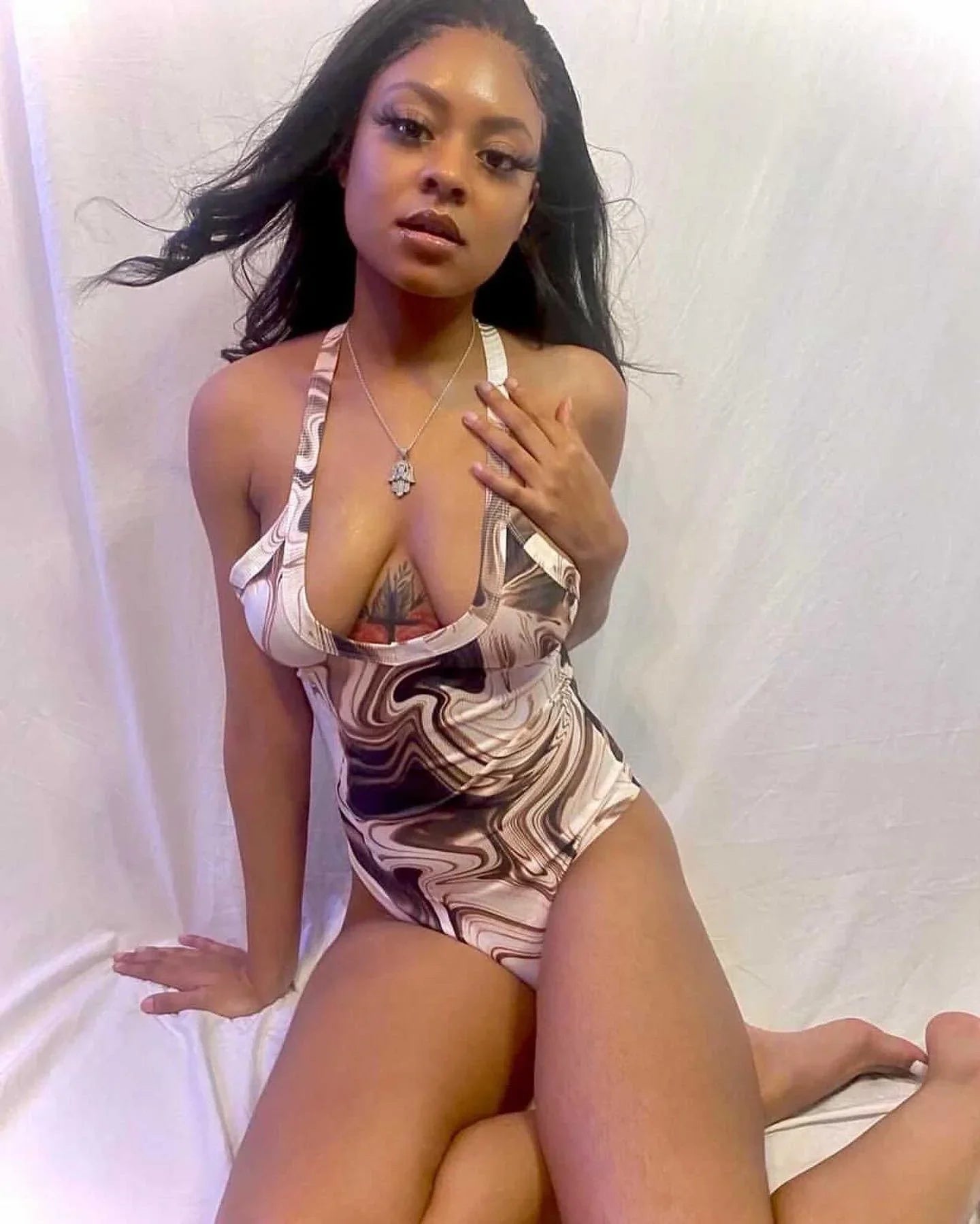 3D lashes from Nikki Smith Hair Collection, offering voluminous, fluttery lashes with a natural, layered look for a dramatic yet elegant eye enhancement.