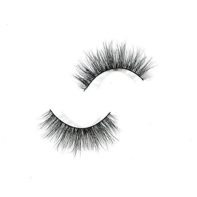 3D lashes from Nikki Smith Hair Collection, offering voluminous, fluttery lashes with a natural, layered look for a dramatic yet elegant eye enhancement.
