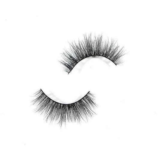 3D lashes from Nikki Smith Hair Collection, offering voluminous, fluttery lashes with a natural, layered look for a dramatic yet elegant eye enhancement.
