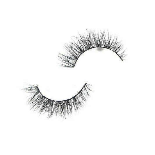 3D lashes from Nikki Smith Hair Collection, offering voluminous, fluttery lashes with a natural, layered look for a dramatic yet elegant eye enhancement.