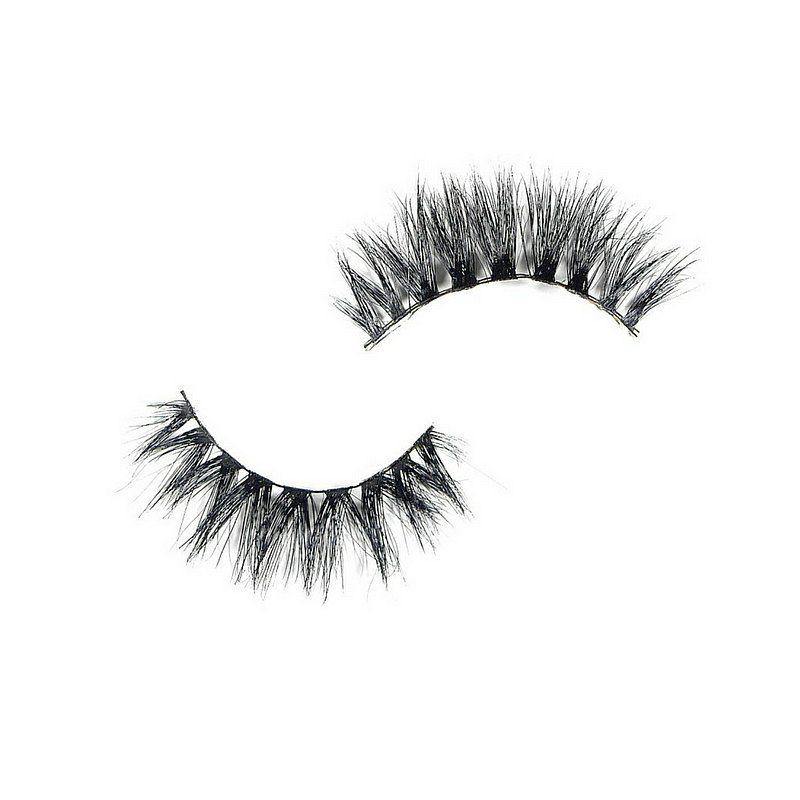 3D lashes from Nikki Smith Hair Collection, offering voluminous, fluttery lashes with a natural, layered look for a dramatic yet elegant eye enhancement.