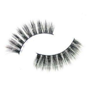 3D lashes from Nikki Smith Hair Collection, offering voluminous, fluttery lashes with a natural, layered look for a dramatic yet elegant eye enhancement.