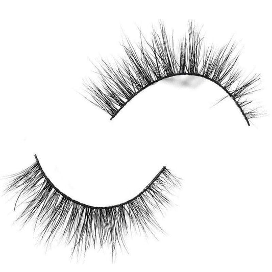 3D lashes from Nikki Smith Hair Collection, offering voluminous, fluttery lashes with a natural, layered look for a dramatic yet elegant eye enhancement.