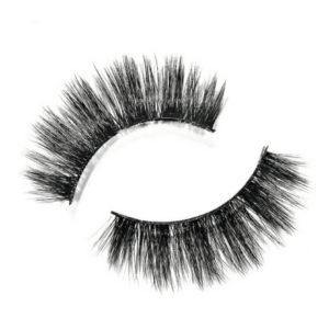 3D lashes from Nikki Smith Hair Collection, offering voluminous, fluttery lashes with a natural, layered look for a dramatic yet elegant eye enhancement.