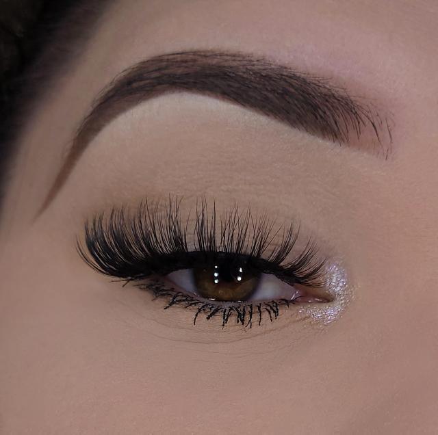3D lashes from Nikki Smith Hair Collection, offering voluminous, fluttery lashes with a natural, layered look for a dramatic yet elegant eye enhancement.