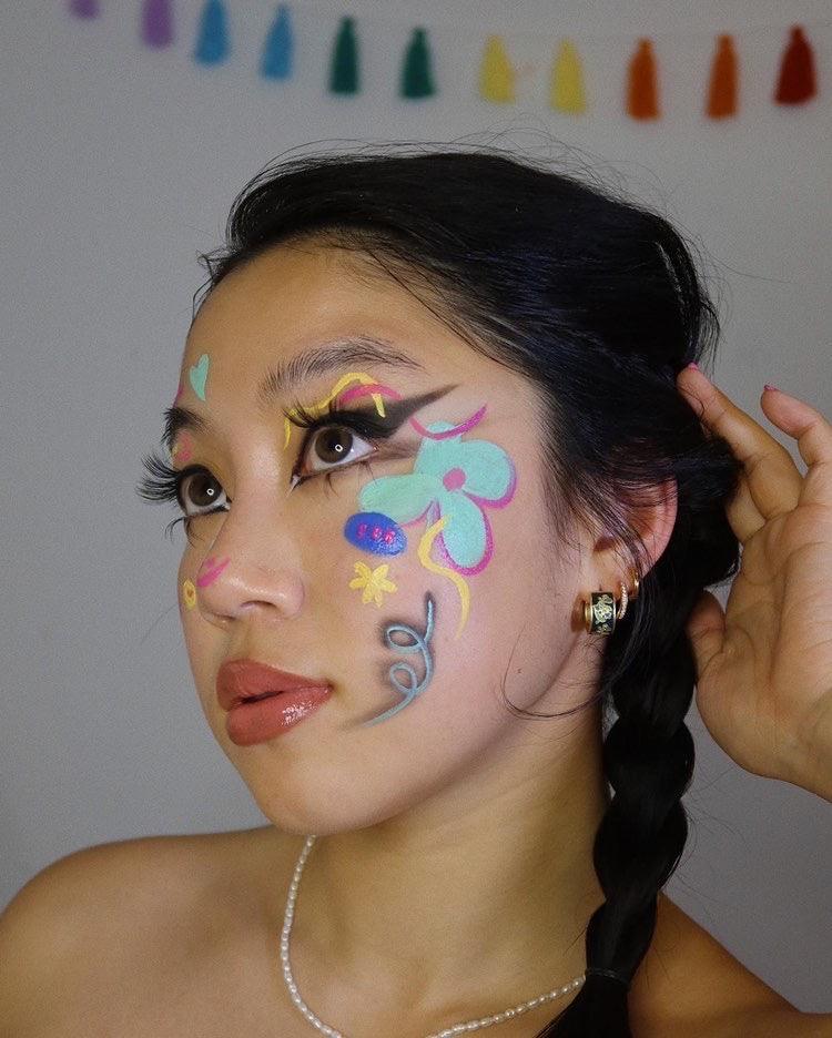 3D lashes from Nikki Smith Hair Collection, offering voluminous, fluttery lashes with a natural, layered look for a dramatic yet elegant eye enhancement.