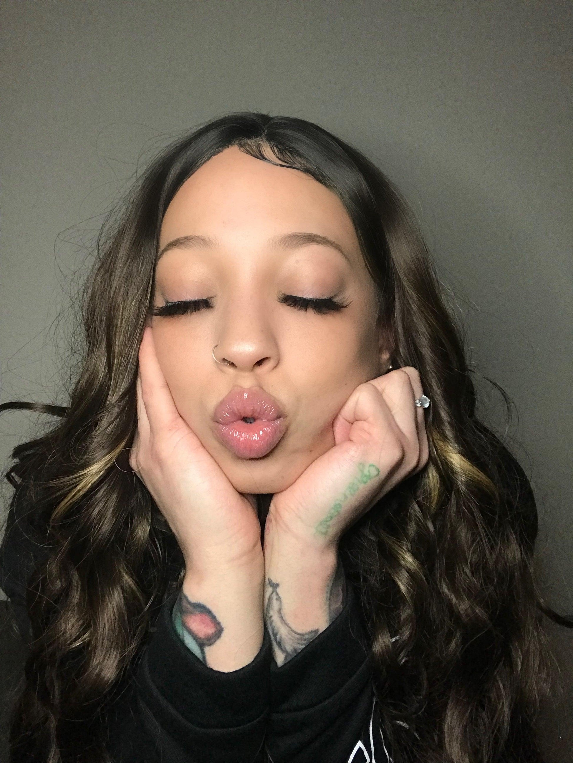 3D lashes from Nikki Smith Hair Collection, offering voluminous, fluttery lashes with a natural, layered look for a dramatic yet elegant eye enhancement.