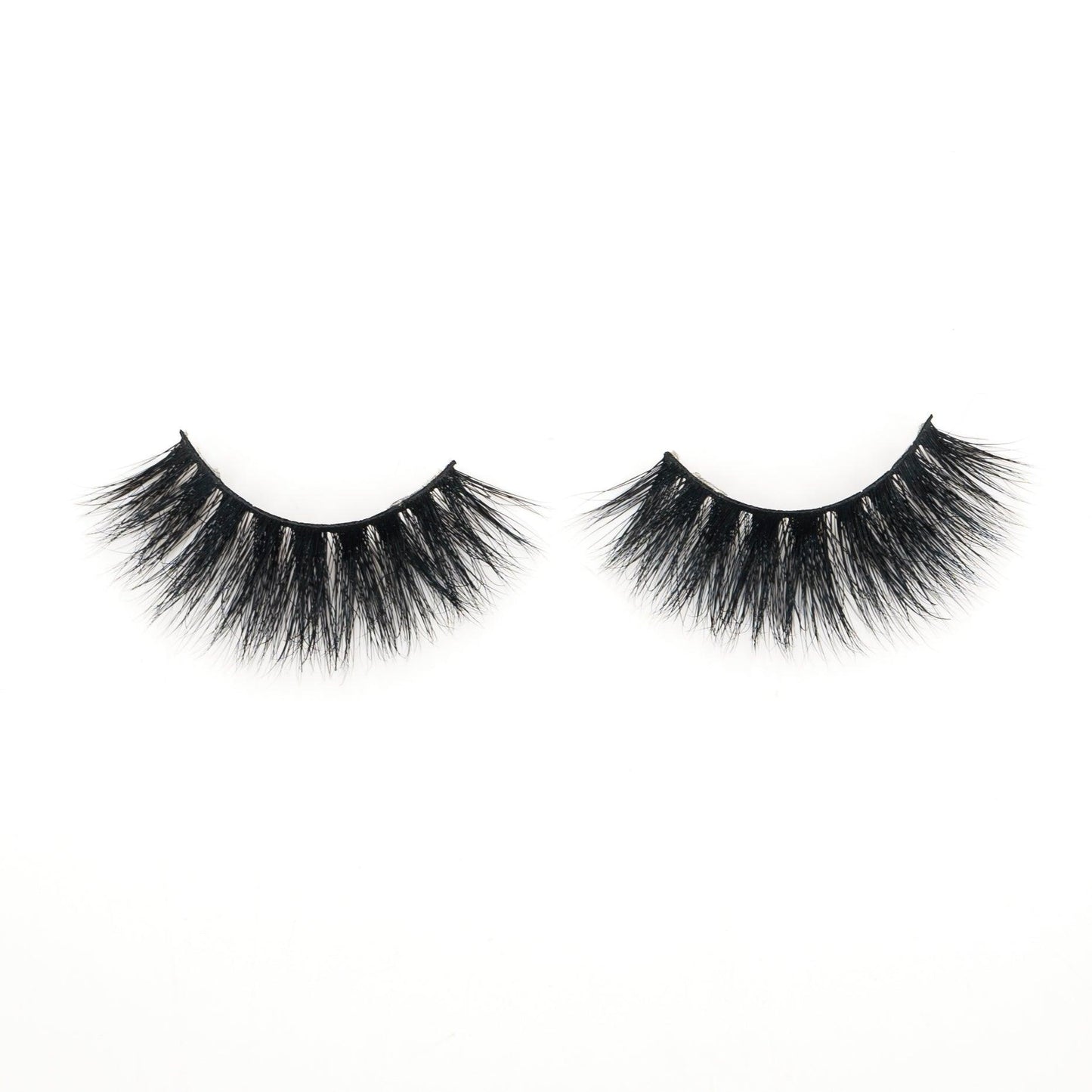 3D lashes from Nikki Smith Hair Collection, offering voluminous, fluttery lashes with a natural, layered look for a dramatic yet elegant eye enhancement.