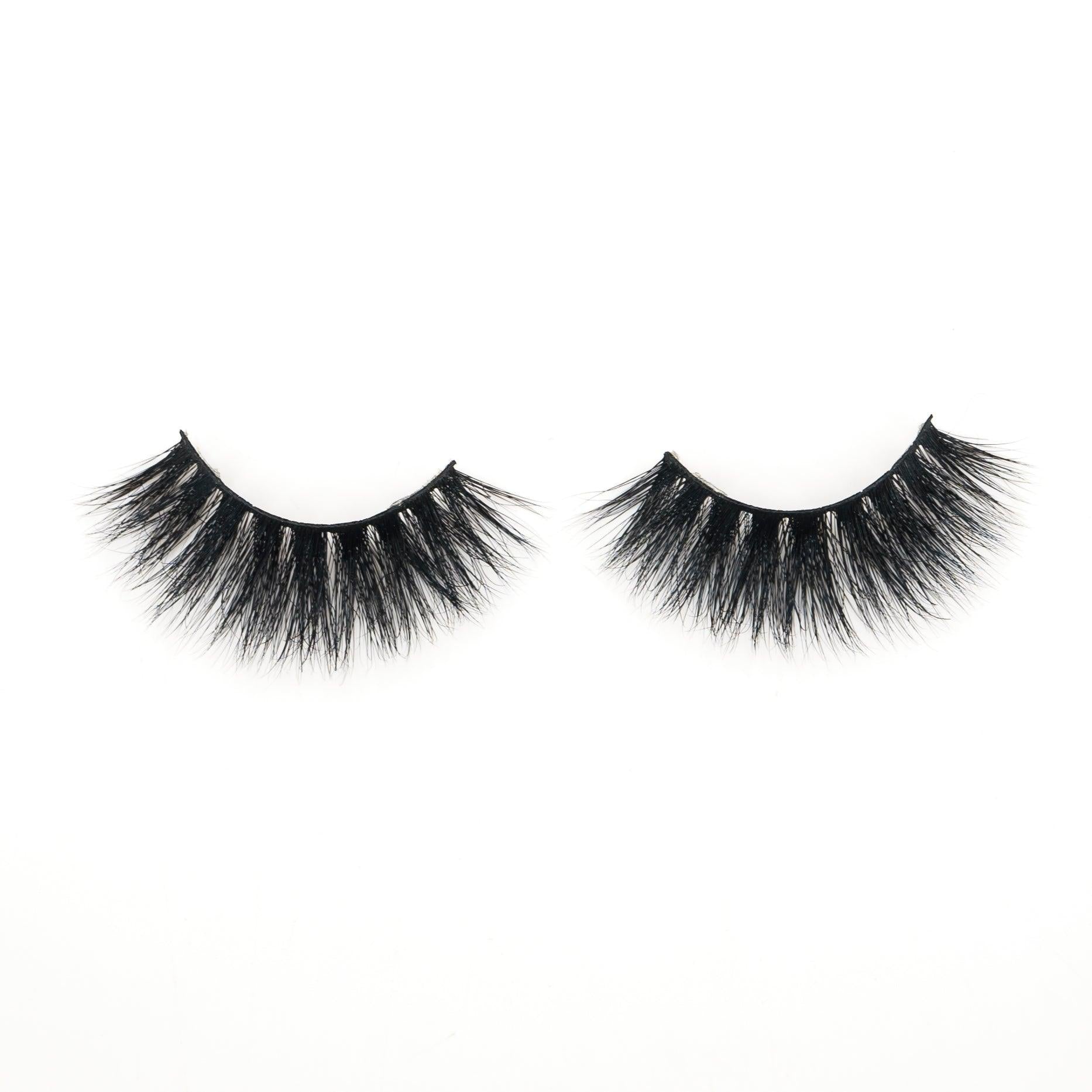 3D lashes from Nikki Smith Hair Collection, offering voluminous, fluttery lashes with a natural, layered look for a dramatic yet elegant eye enhancement.