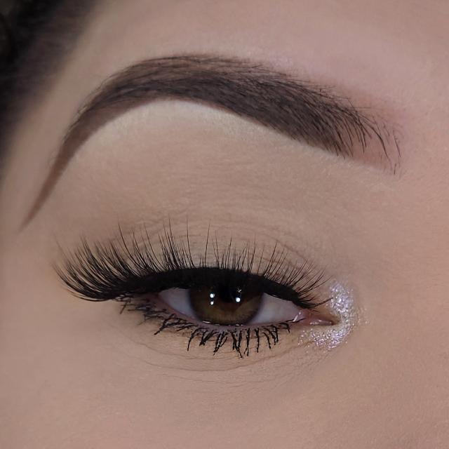 3D lashes from Nikki Smith Hair Collection, offering voluminous, fluttery lashes with a natural, layered look for a dramatic yet elegant eye enhancement.