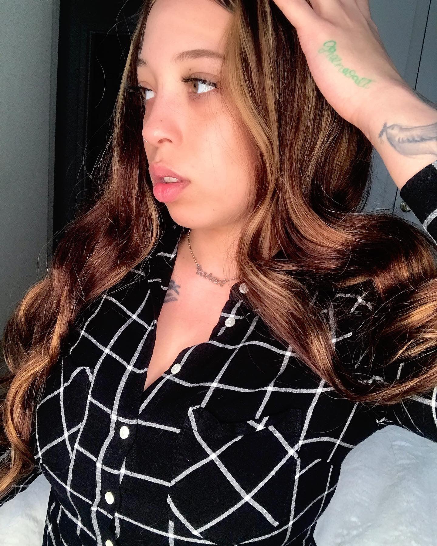 3D lashes from Nikki Smith Hair Collection, offering voluminous, fluttery lashes with a natural, layered look for a dramatic yet elegant eye enhancement.