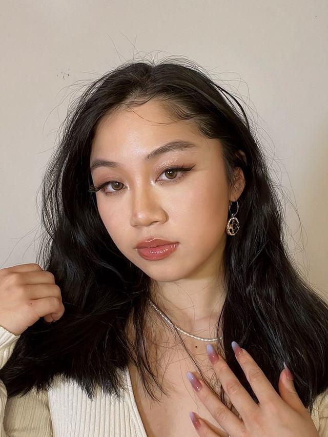 3D lashes from Nikki Smith Hair Collection, offering voluminous, fluttery lashes with a natural, layered look for a dramatic yet elegant eye enhancement.